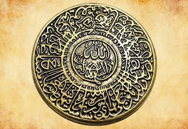 Amulett des primitiven Islam, das eine Person vor Unglück schützt. 