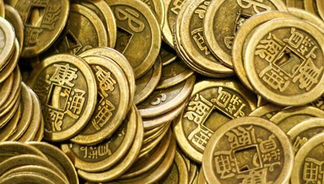 Glücksbringer mit chinesischen Münzen