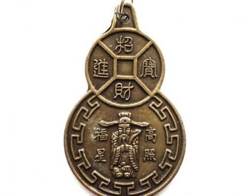 kaiserliches Amulett für Glück